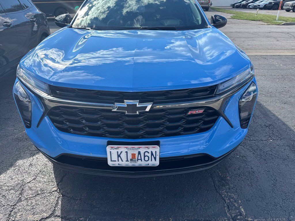 Used 2024 Chevrolet Trax RS w/ Driver Confidence Package FWD image 5