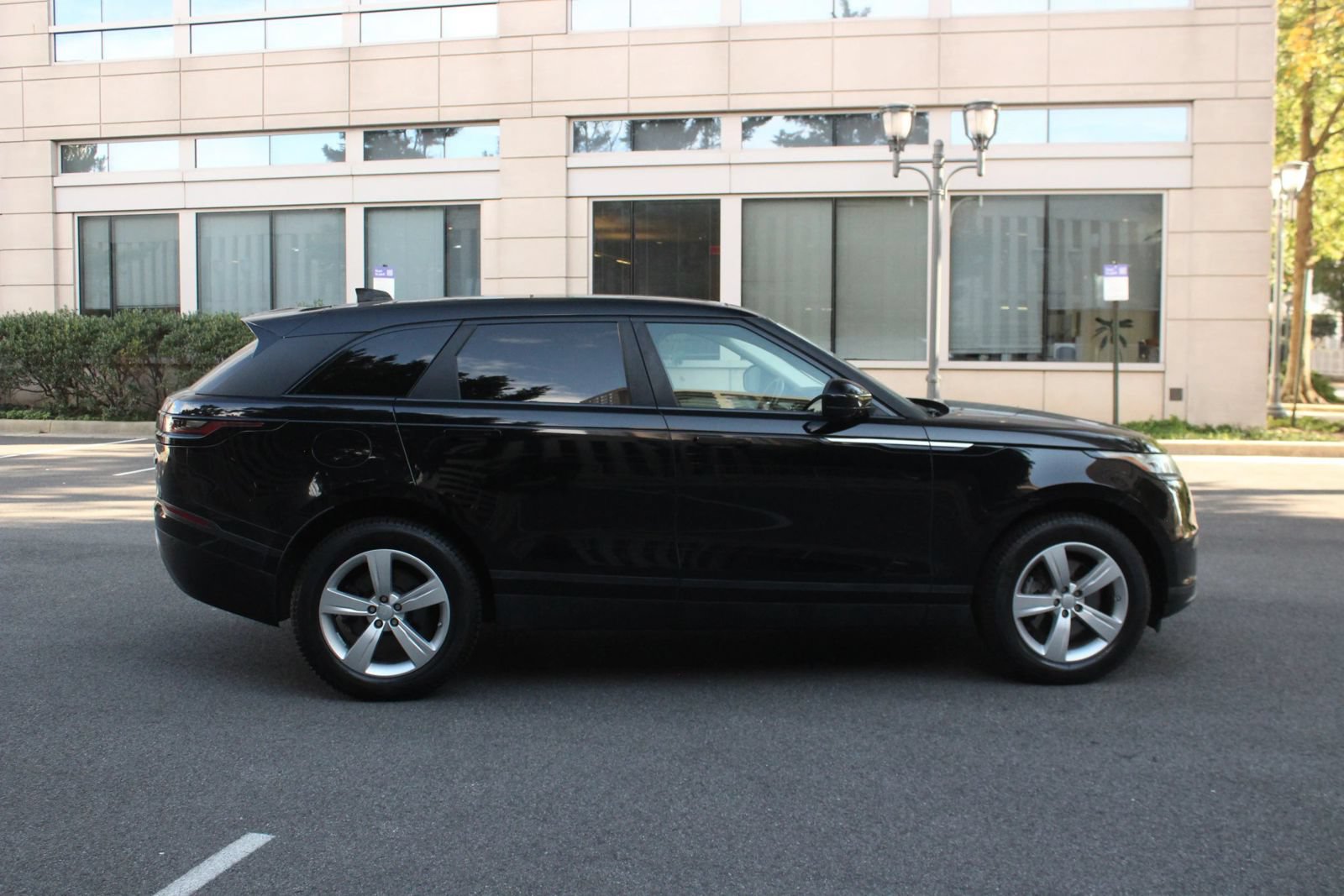 Used 2020 Land Rover Range Rover Velar S AWD/4WD image 6