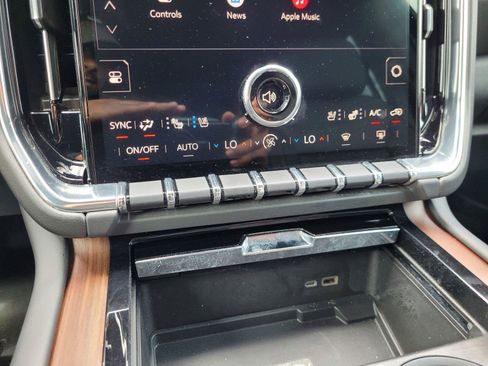 Used 2025 GMC Yukon XL Denali w/ Sun & Power Step Package AWD/4WD image 26