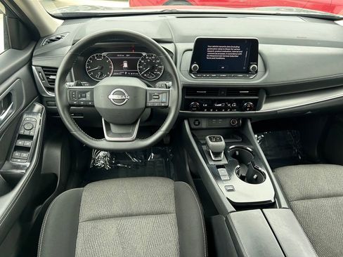 Used 2025 Nissan Rogue SV FWD image 14