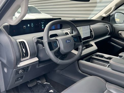 Used 2025 Ford Expedition Active AWD/4WD image 30