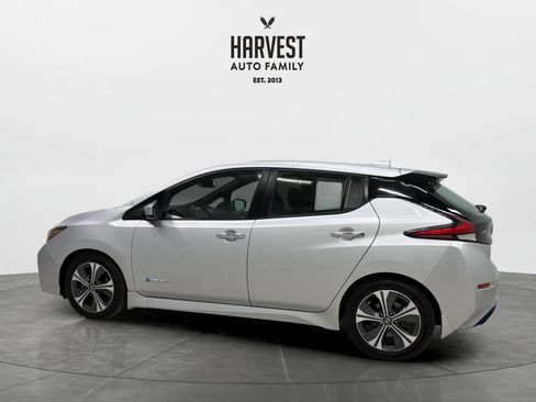 Used 2018 Nissan Leaf SV w/ SV Technology Package FWD image 3