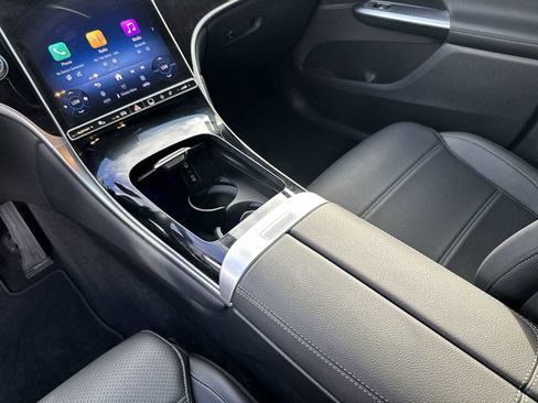 Used 2025 Mercedes-Benz GLC 300 image 22