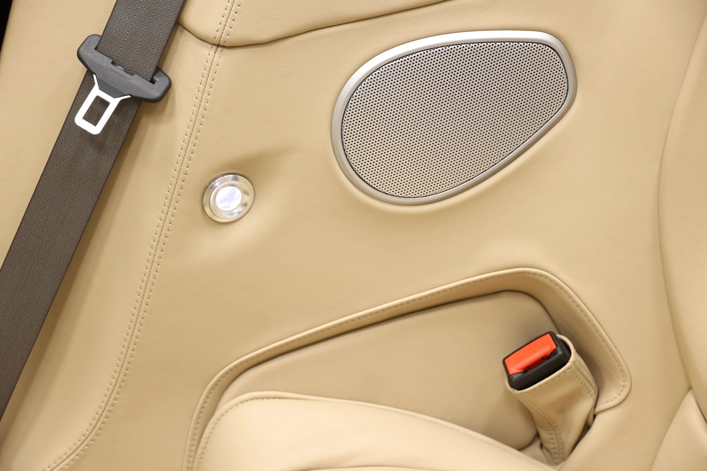 Used 2019 Aston Martin DB11 Volante RWD image 56