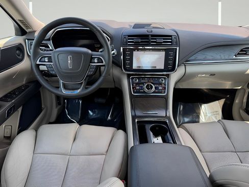 Used 2019 Lincoln Continental Reserve FWD image 5