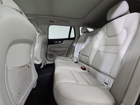 Used 2021 Volvo V60 T5 Cross Country image 20