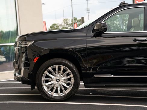 Used 2022 Cadillac Escalade ESV Premium Luxury AWD/4WD image 22