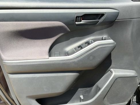 Used 2021 Toyota Highlander L FWD image 16