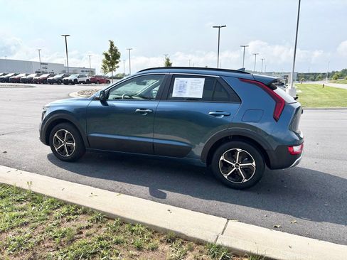 Used 2025 Kia Niro EX FWD image 5