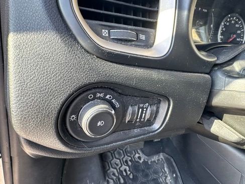 Used 2015 Jeep Renegade Latitude w/ Cold Weather Group AWD/4WD image 18