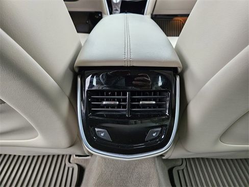 Used 2016 Cadillac XTS Luxury image 10