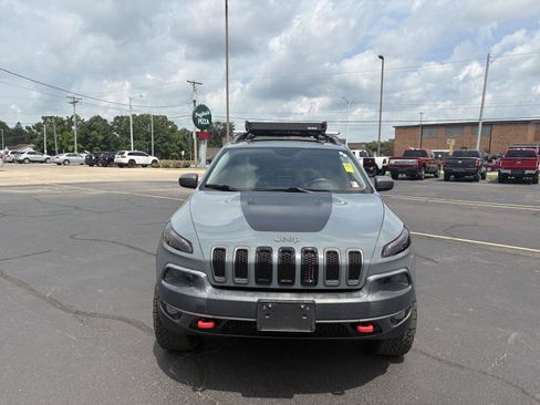 Used 2014 Jeep Cherokee Trailhawk w/ Comfort/Convenience Group AWD/4WD image 3