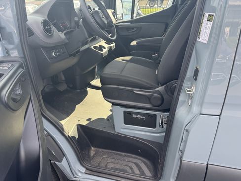 Used 2025 Mercedes-Benz Sprinter 2500 image 20