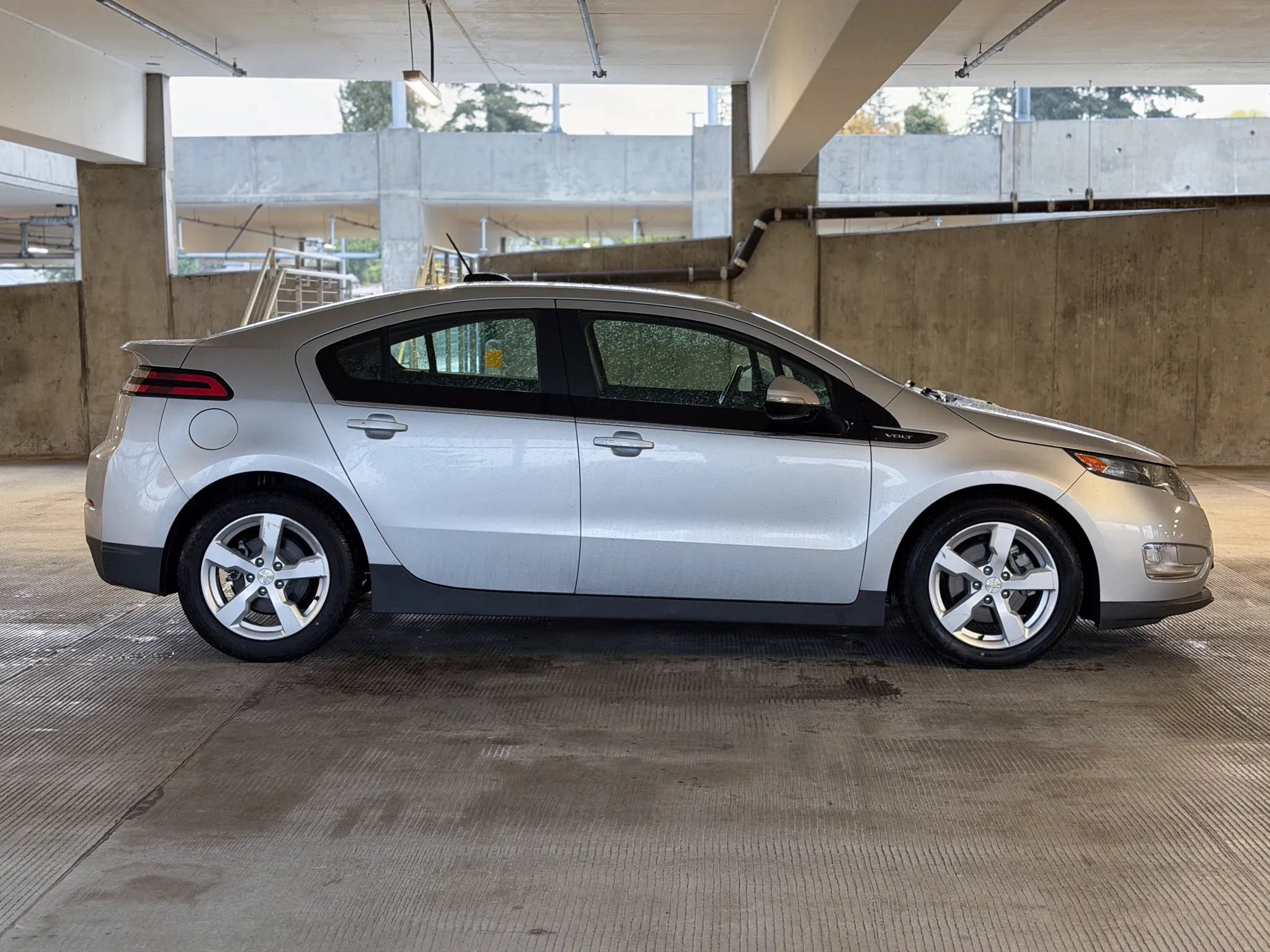 Used 2015 Chevrolet Volt FWD image 4