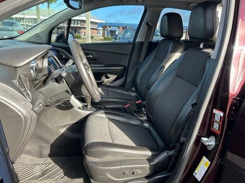 Used 2021 Chevrolet Trax LT w/ Driver Confidence Package image 14