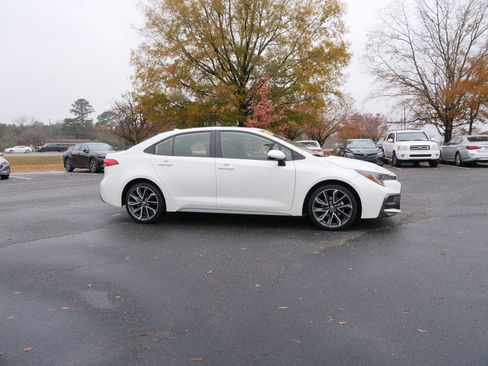Used 2021 Toyota Corolla SE image 2