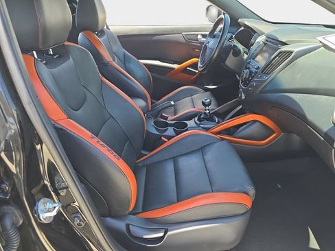 Used 2016 Hyundai Veloster Turbo FWD image 12
