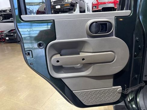 Used 2010 Jeep Wrangler Unlimited Sahara image 16