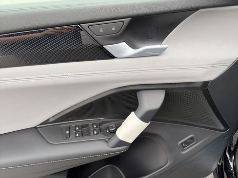 New 2026 Volkswagen Tiguan SE R-Line image 10