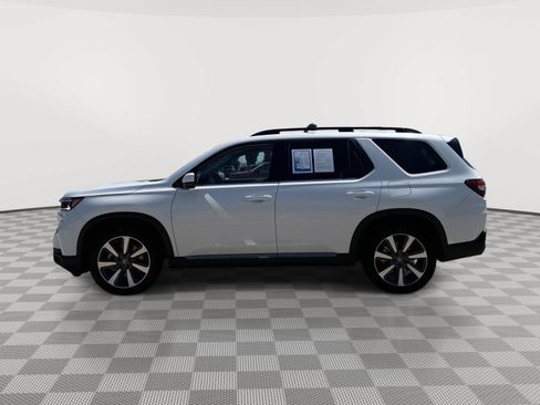 Used 2025 Honda Pilot Touring image 3