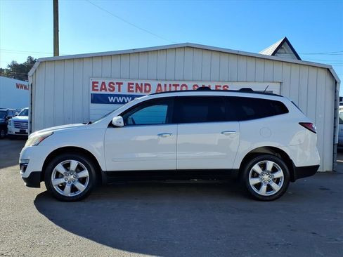 Used 2016 Chevrolet Traverse LT w/ Style and Technology Package image 2