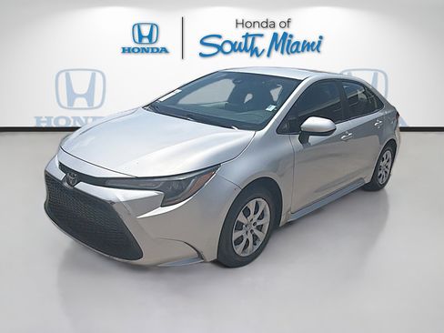 Used 2021 Toyota Corolla LE FWD image 3