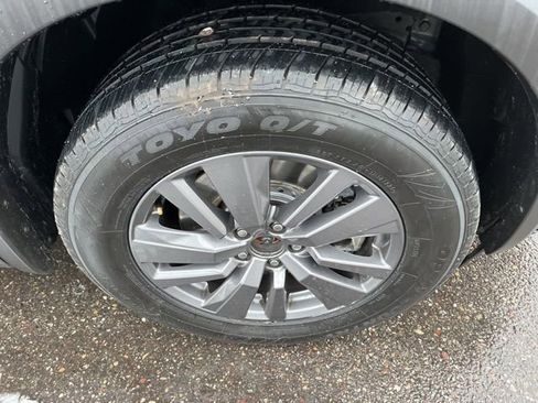 Used 2024 Nissan Pathfinder SV image 19