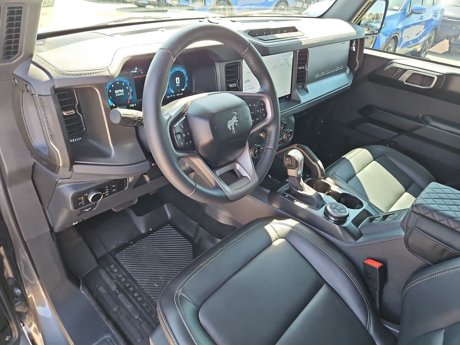Used 2025 Ford Bronco Badlands AWD/4WD image 2