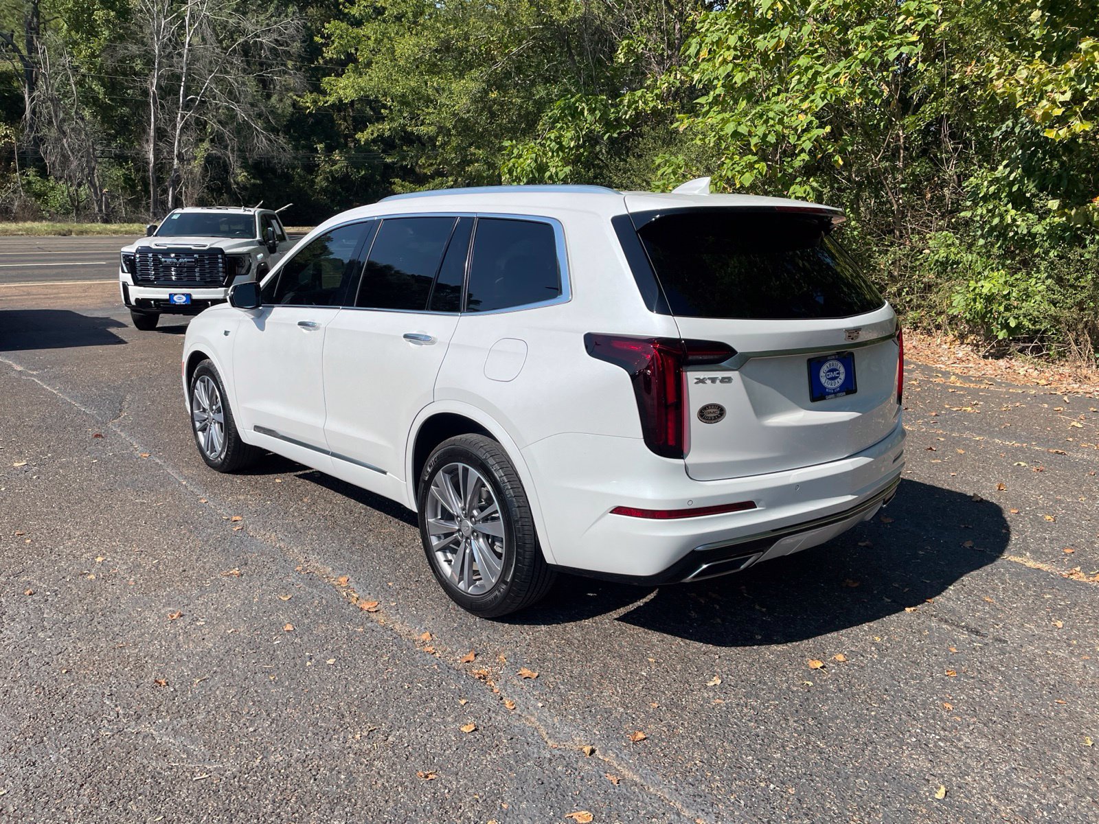 Used 2024 Cadillac XT6 Premium Luxury FWD image 3