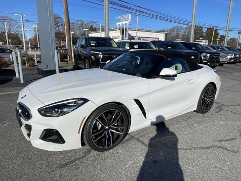 Used 2023 BMW Z4 sDrive30i w/ Convenience Package image 3