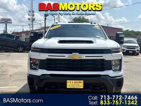 Used 2024 Chevrolet Silverado 2500 Custom w/ Custom Convenience Package image 1