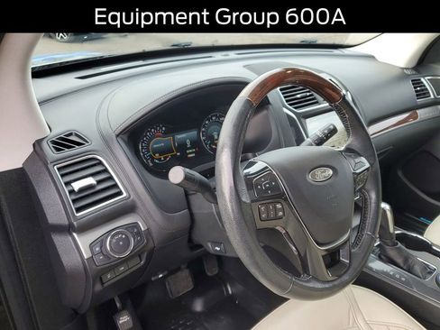 Used 2019 Ford Explorer Platinum image 9