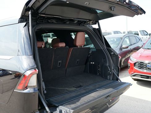 Used 2025 Lincoln Navigator Reserve AWD/4WD image 32