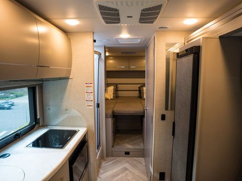 Used 2023 Mercedes-Benz Sprinter 4500 image 3