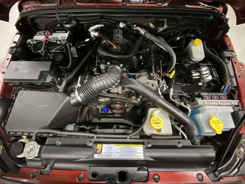 Used 2010 Jeep Wrangler Unlimited Sahara w/ Dual Top Group image 22