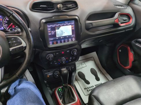 Used 2018 Jeep Renegade Trailhawk AWD/4WD image 24