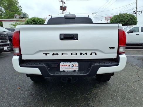 Used 2017 Toyota Tacoma TRD Off-Road w/ Tow Package (A/T) AWD/4WD image 20