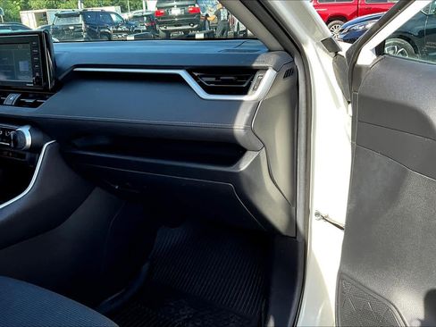 Certified 2020 Toyota RAV4 LE image 18