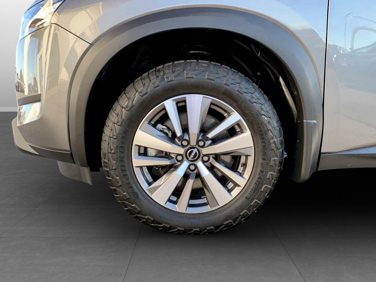 Used 2022 Nissan Pathfinder SL w/ Lighting Package (N92) AWD/4WD image 11
