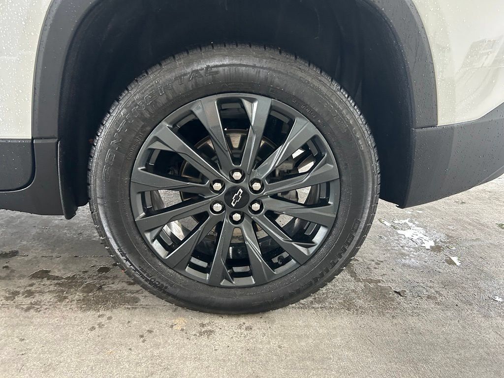 Used 2023 Chevrolet Traverse RS FWD image 17
