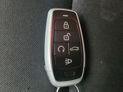 Used 2023 Chevrolet Malibu LT FWD image 32