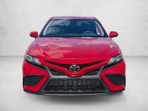 Used 2021 Toyota Camry SE image 2