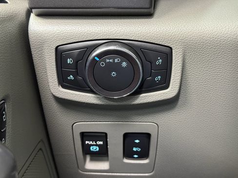 Used 2019 Ford F150 XLT w/ Equipment Group 302A Luxury AWD/4WD image 25