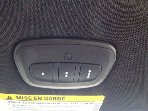 Certified 2025 Chrysler Pacifica Select FWD image 31