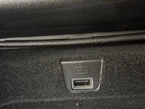 Used 2024 RAM 1500 Laramie RWD image 32