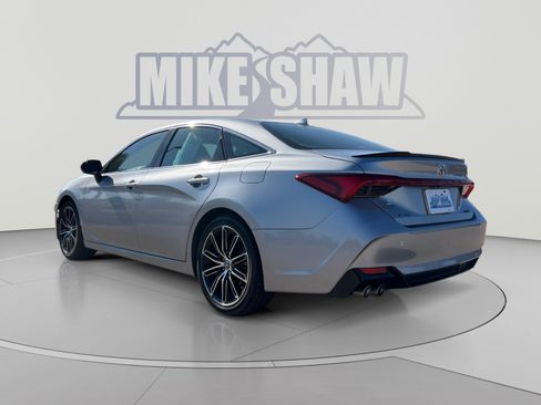Used 2019 Toyota Avalon XSE FWD image 3