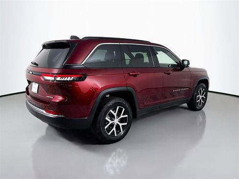 Used 2025 Jeep Grand Cherokee Limited w/ Trailer Tow Package image 9