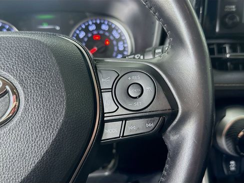 Used 2019 Toyota RAV4 XLE Premium image 22