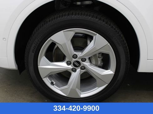 Used 2021 Audi Q5 Prestige w/ Prestige Package image 30