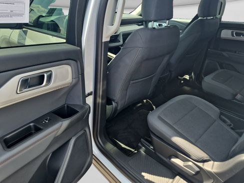 Used 2026 Ford Explorer Active AWD/4WD image 9
